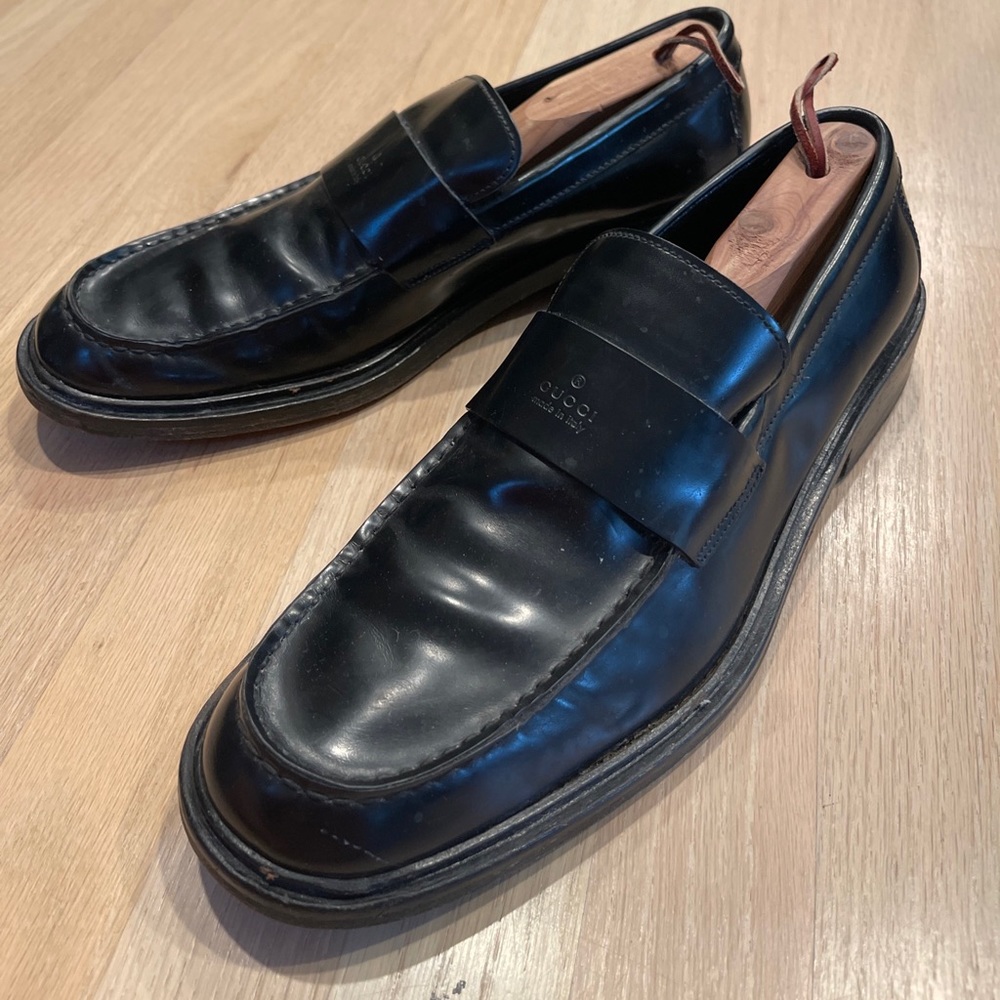 Authentic Gucci shoes size 9D